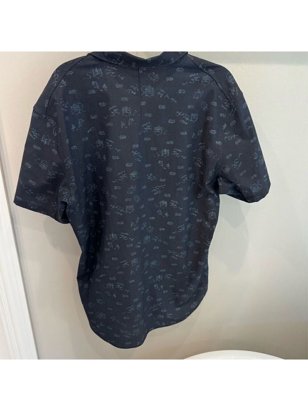 Lululemon Men's Button-Up Shirt Floral Hawaiian XL - Picture 2 of 3